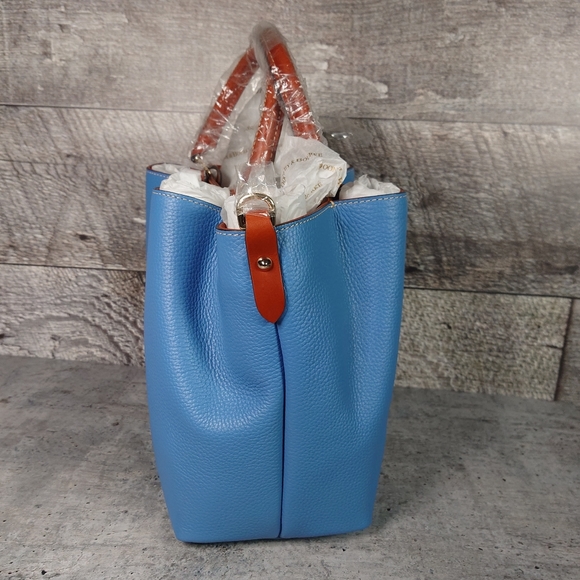 Dooney and Bourke Large Barlow - Picture 7 of 9